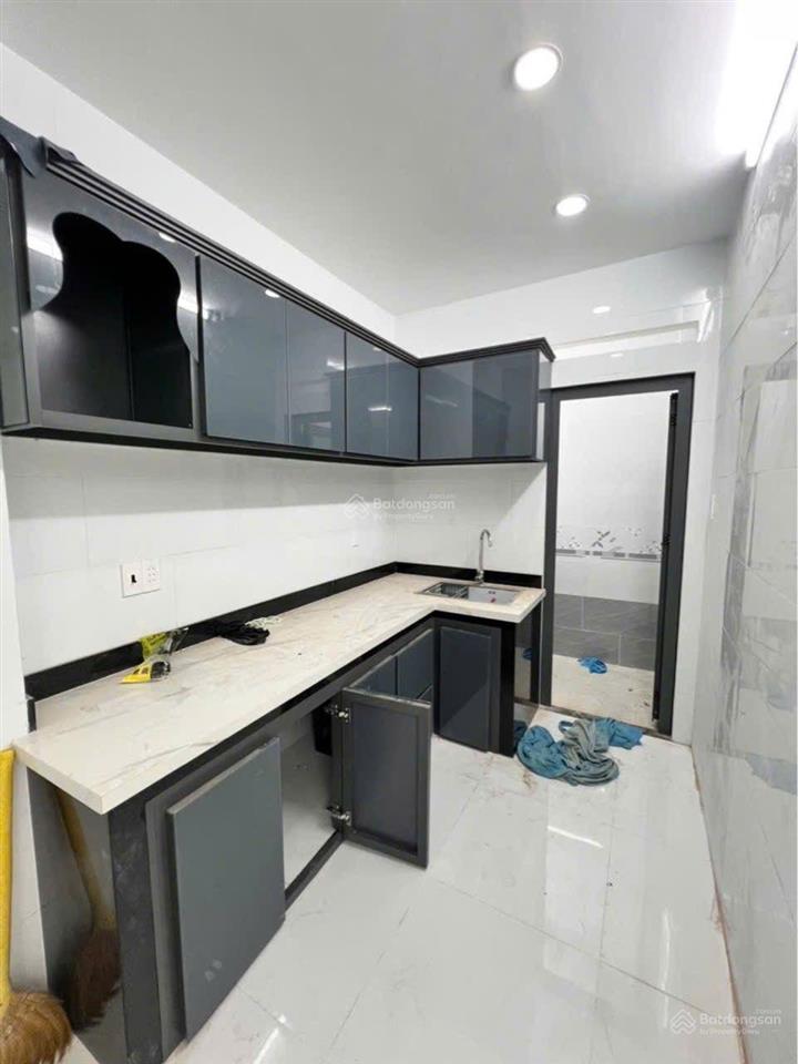 Bán nhà sửa mới đẹp ở liền 4 phòng ngủ, hẻm xe hơi, shr, chỉ 3.x gần cầu vĩnh mậu, đường bình đông