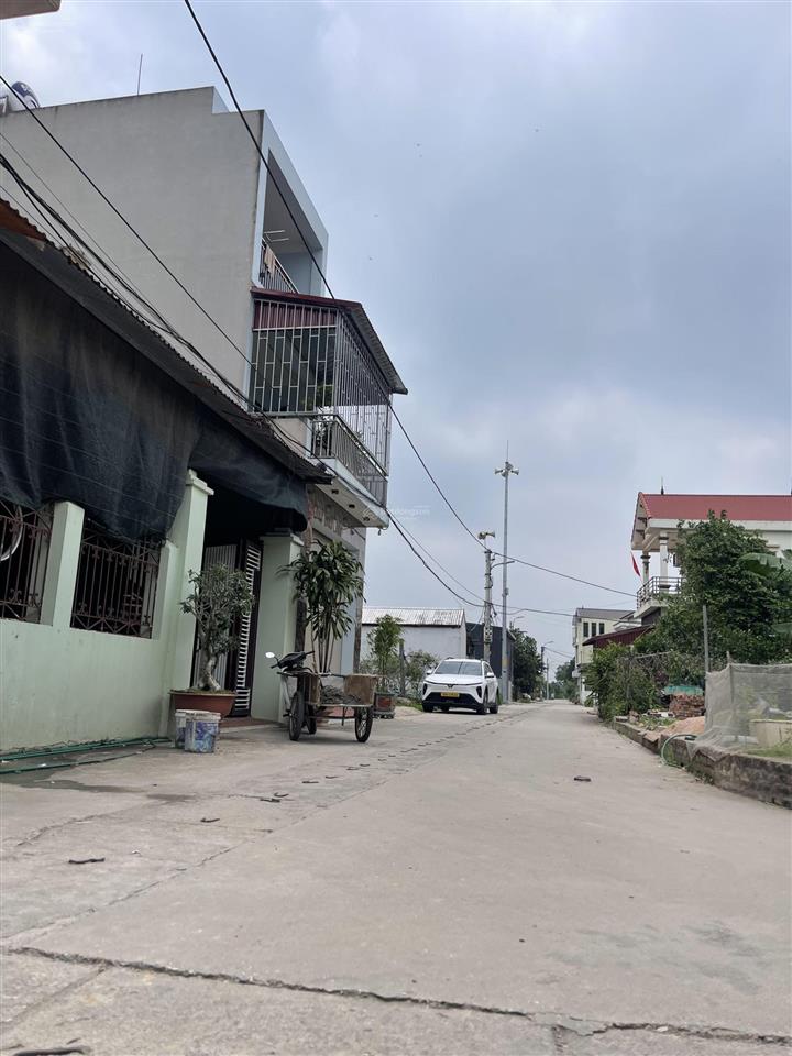 Tổ 9 ấp tre ô tô tránh nhau. vị trí đẹp cần bán gấp giá 3 tỷ nhỏ