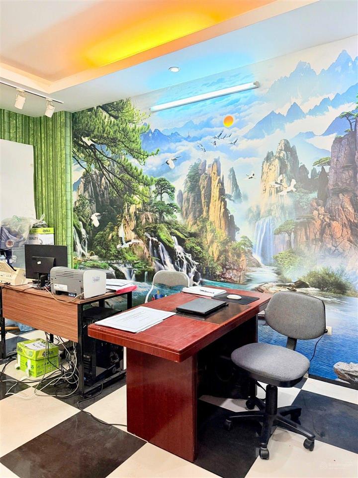 Mặt phố trung kínhcầu giấy 133m27 tầng thang máyvỉa hè rộng2 mtkinh doanhkhông dính qh