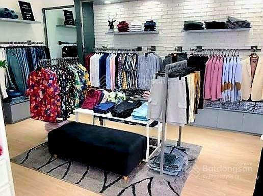 Mặt phố cầu giấyđối diện flc cầu giấy 46m25m mặt tiền kinh doanh vỉa hèxây tòa 7 tầng