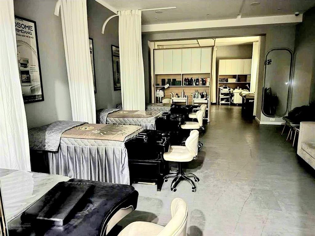 Mặt phố vũ phạm hàmcầu giấy 143m2 7t thang máyvỉa hè đá bóngô tô dừng đỗdòng tiền 1.2 tỷ/ năm