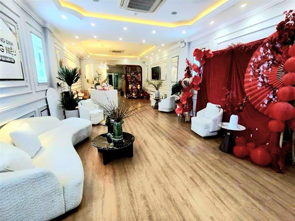 Mặt phố vũ phạm hàmcầu giấy 143m2 7t thang máyvỉa hè đá bóngô tô dừng đỗdòng tiền 1.2 tỷ/ năm