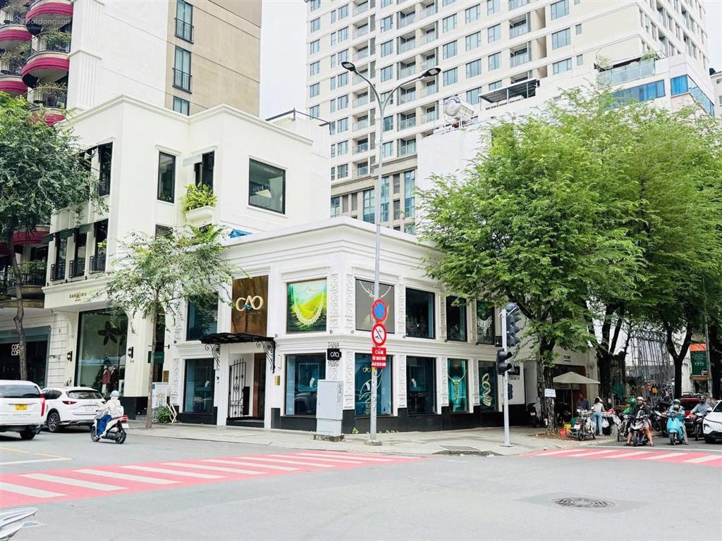 Cho thuê nhà góc 2mt hai bà trưng q1 đối diện park hyatt vị trí lõi tt 450tr