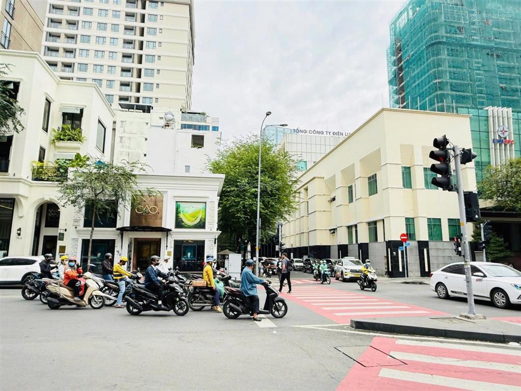 Cho thuê nhà góc 2mt hai bà trưng q1 đối diện park hyatt vị trí lõi tt 450tr