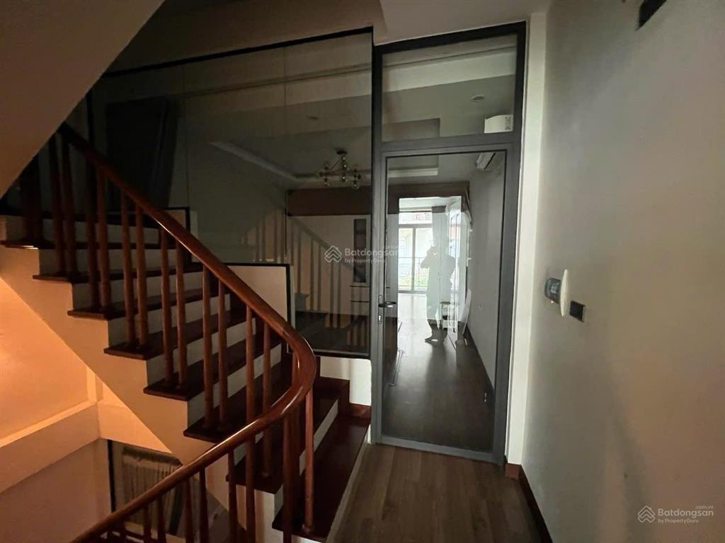 Cho thuê np tại ngõ 2, yên hòa, 30 triệu, 50m2, đẹp, nhiều tiện ích
