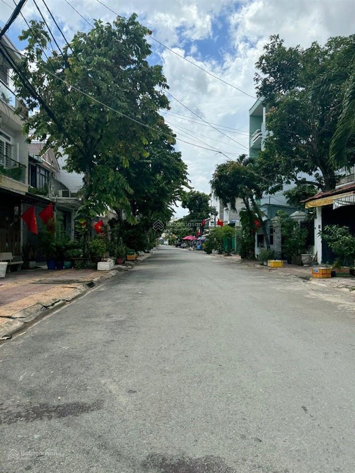 Nhà mtkd, phước bình, 122m2, đường 16m, gpxd 5 tầng, gần global city, nhỉnh 8 tỷ