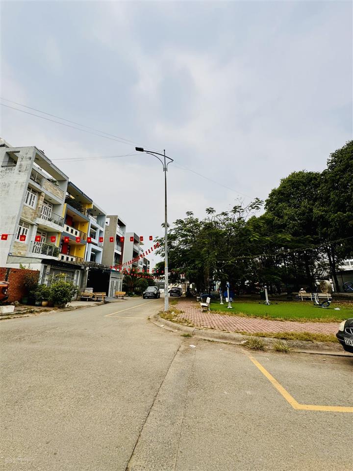 Lô đất 110m2, ngang 5m, đối diện công viên lê văn thịnh, bình trưng tây q2, nhỉnh 10.5 tỷ