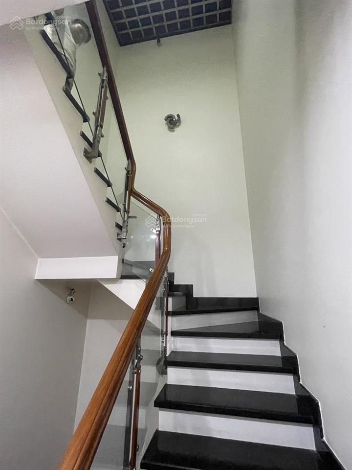 Nhà hxh ngay vincom lê văn việt, 3 tầng, 85m2, ngang 5m, nhỉnh 6 tỷ