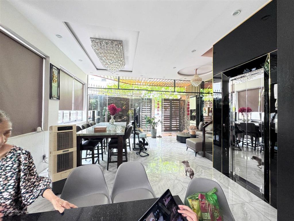 Bán biệt thự mini góc 2 mặt tiền quốc lộ 13, gần vạn phúccó thang máytặng nội thất cao cấp12,5 tỷ