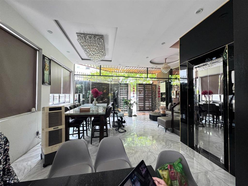 Bán biệt thự mini góc 2 mặt tiền quốc lộ 13, gần vạn phúccó thang máytặng nội thất cao cấp12,5 tỷ