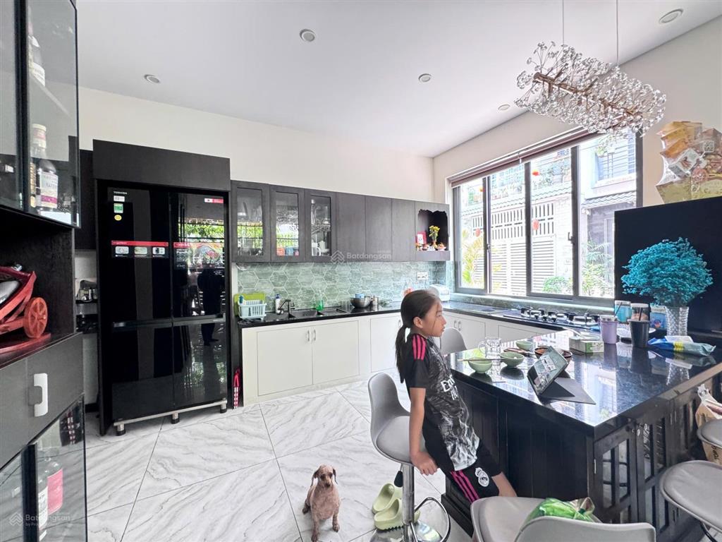 Bán biệt thự mini góc 2 mặt tiền quốc lộ 13, gần vạn phúccó thang máytặng nội thất cao cấp12,5 tỷ