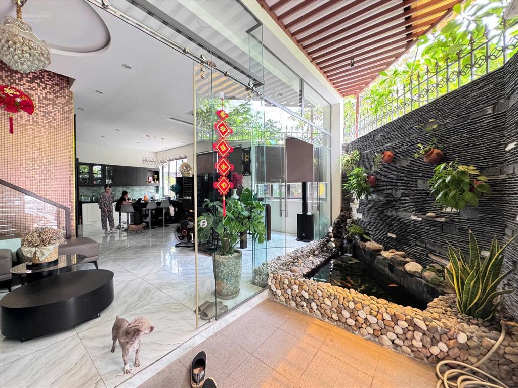 Bán biệt thự mini góc 2 mặt tiền quốc lộ 13, gần vạn phúccó thang máytặng nội thất cao cấp12,5 tỷ