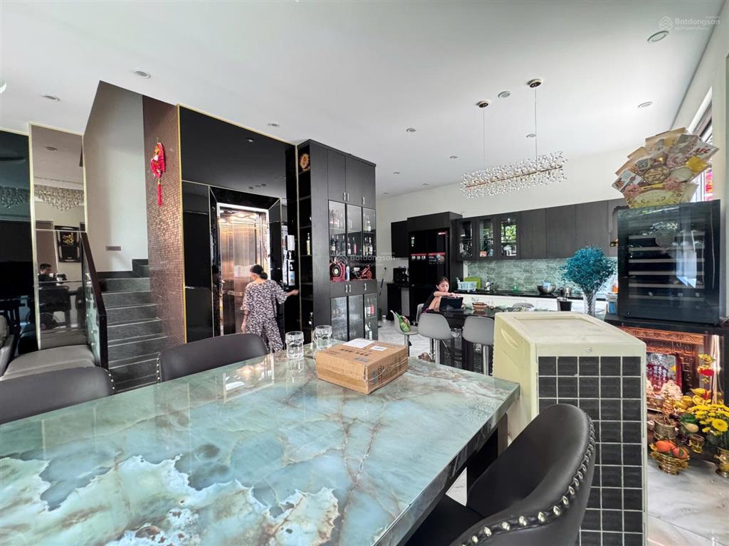 Bán biệt thự mini góc 2 mặt tiền quốc lộ 13, gần vạn phúccó thang máytặng nội thất cao cấp12,5 tỷ