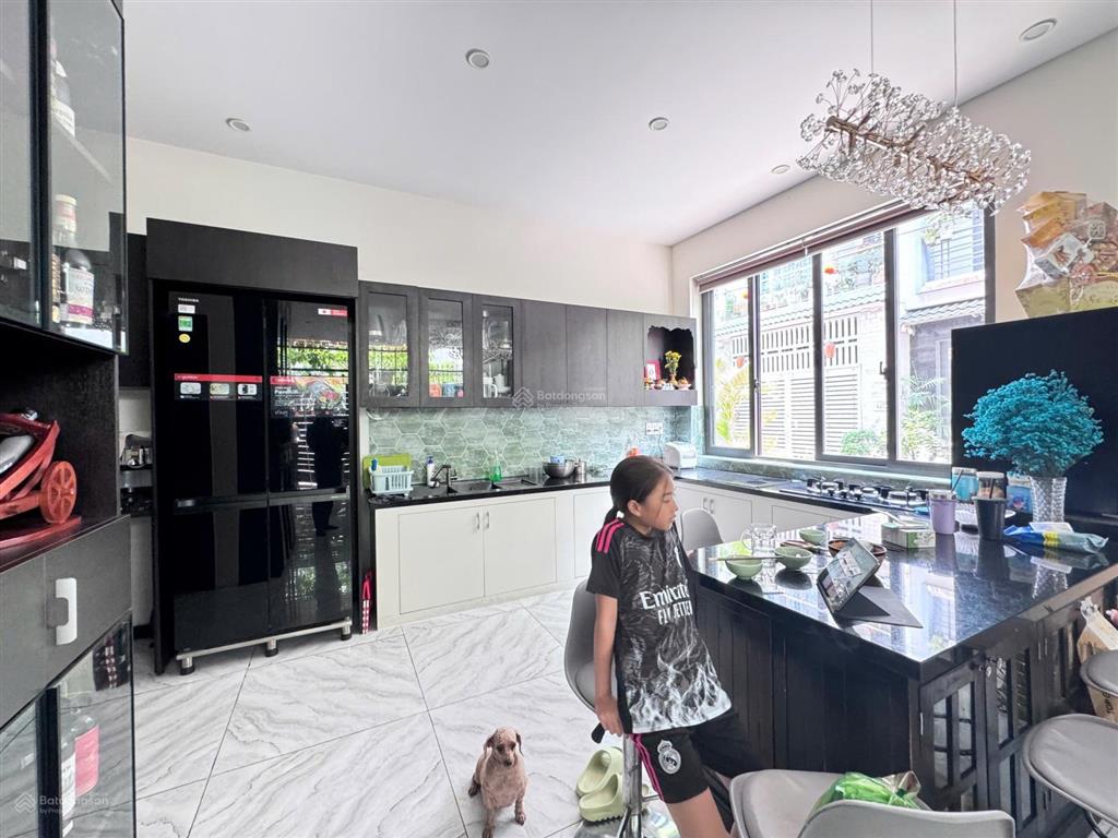 Bán biệt thự mini góc 2 mặt tiền quốc lộ 13, gần vạn phúccó thang máytặng nội thất cao cấp12,5 tỷ