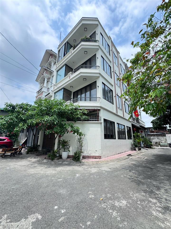 Bán biệt thự mini góc 2 mặt tiền quốc lộ 13, gần vạn phúccó thang máytặng nội thất cao cấp12,5 tỷ