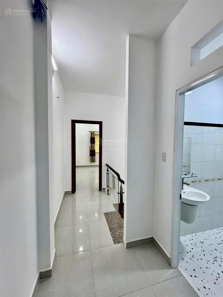 Bán gấp nhà 2 tầng quốc lộ 13, hiệp bình phước, thủ đức, sổ hồng riêng, hoàn công, 6,35 tỷ