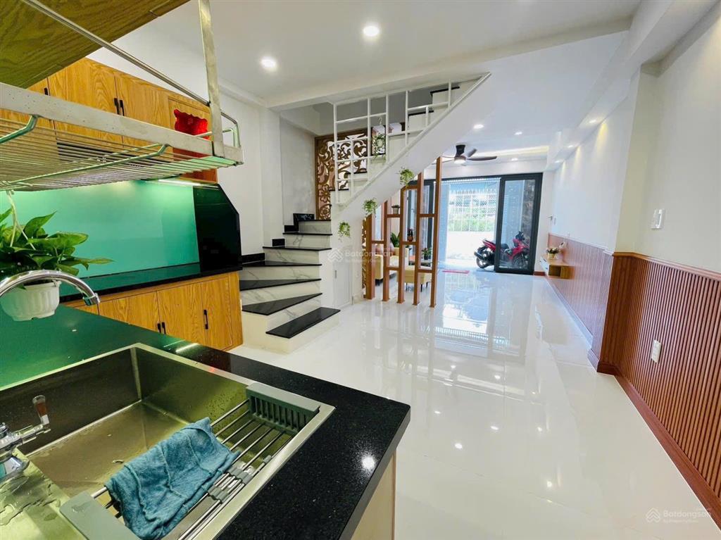 Bán gấp nhà 3 tầng hiệp bình chánh thủ đức,gần gigamal phạm văn đồng,6,6 tỷ,sổ hồng riêng,hẻm ô tô
