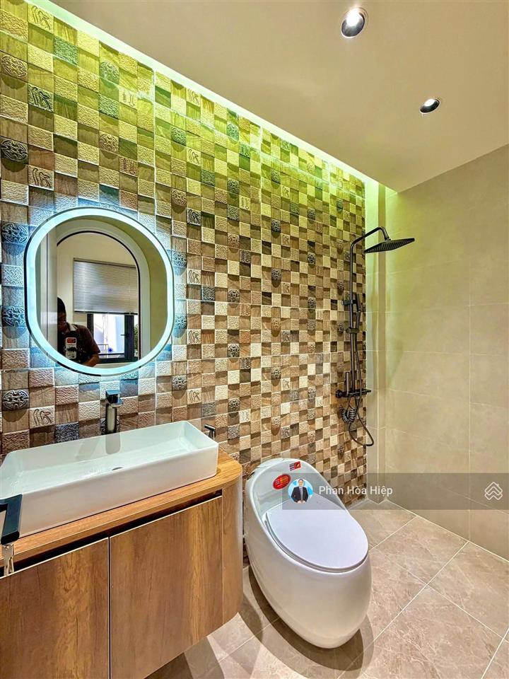 Nhà mới đẹp ngay chợ phú lâm, 70m2, 4 tầng btct,4 pn 5wc, hẻm thông xe hơi tới nhà,khu dân trí cao