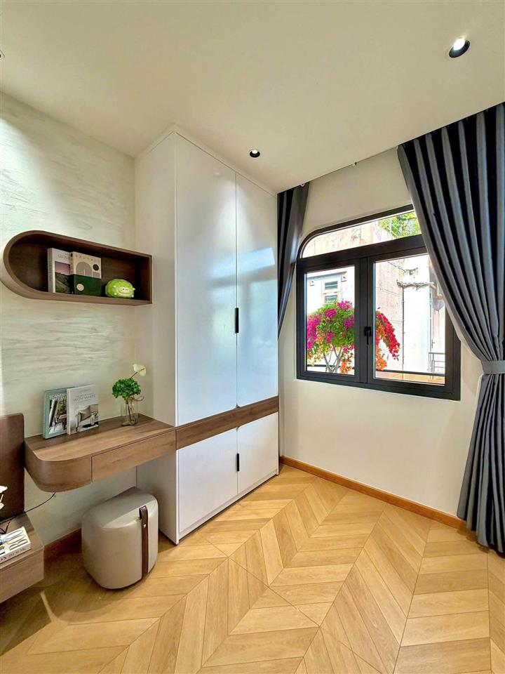 Nhà mới đẹp ngay chợ phú lâm, 70m2, 4 tầng btct,4 pn 5wc, hẻm thông xe hơi tới nhà,khu dân trí cao