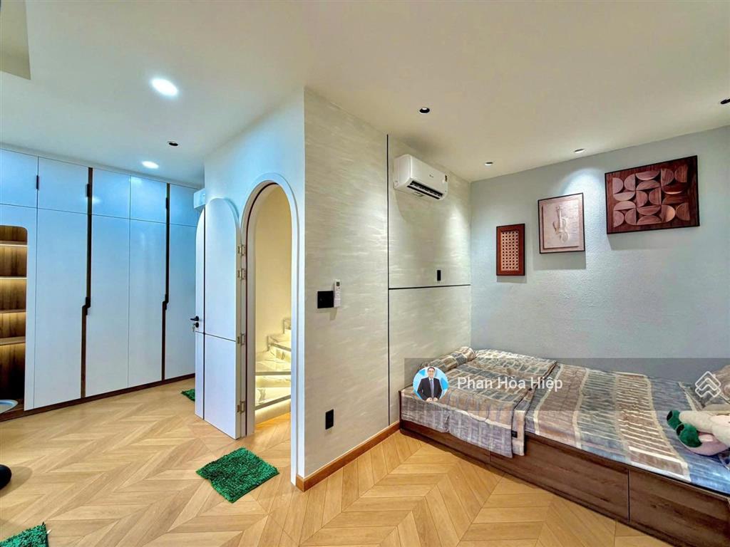 Nhà mới đẹp ngay chợ phú lâm, 70m2, 4 tầng btct,4 pn 5wc, hẻm thông xe hơi tới nhà,khu dân trí cao