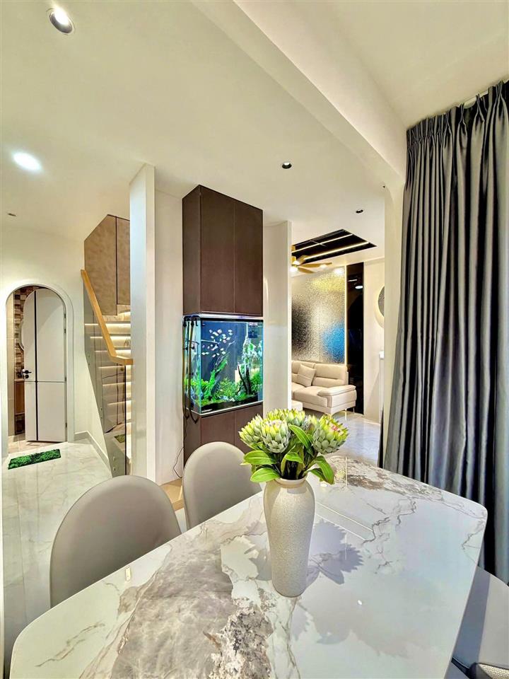 Nhà mới đẹp ngay chợ phú lâm, 70m2, 4 tầng btct,4 pn 5wc, hẻm thông xe hơi tới nhà,khu dân trí cao