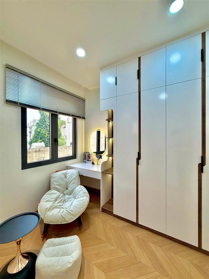 Nhà mới đẹp ngay chợ phú lâm, 70m2, 4 tầng btct,4 pn 5wc, hẻm thông xe hơi tới nhà,khu dân trí cao