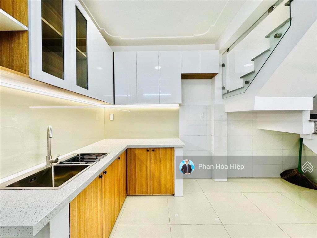Chính chủ bán gấp nguyễn văn luông, 60m2, ngang 4.5m, 5 tầng btct, hẽm 6m thông, tiện kinh doanh