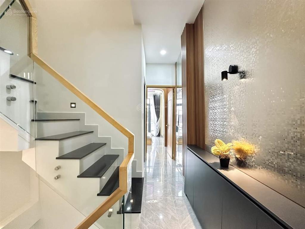 Xuất cảnh bán nhà hxh bình tiên, 4.5 x 13, 3 tầng btct, 4 pn 3 wc, nhà xây kiên cố, 2p ra tới chợ