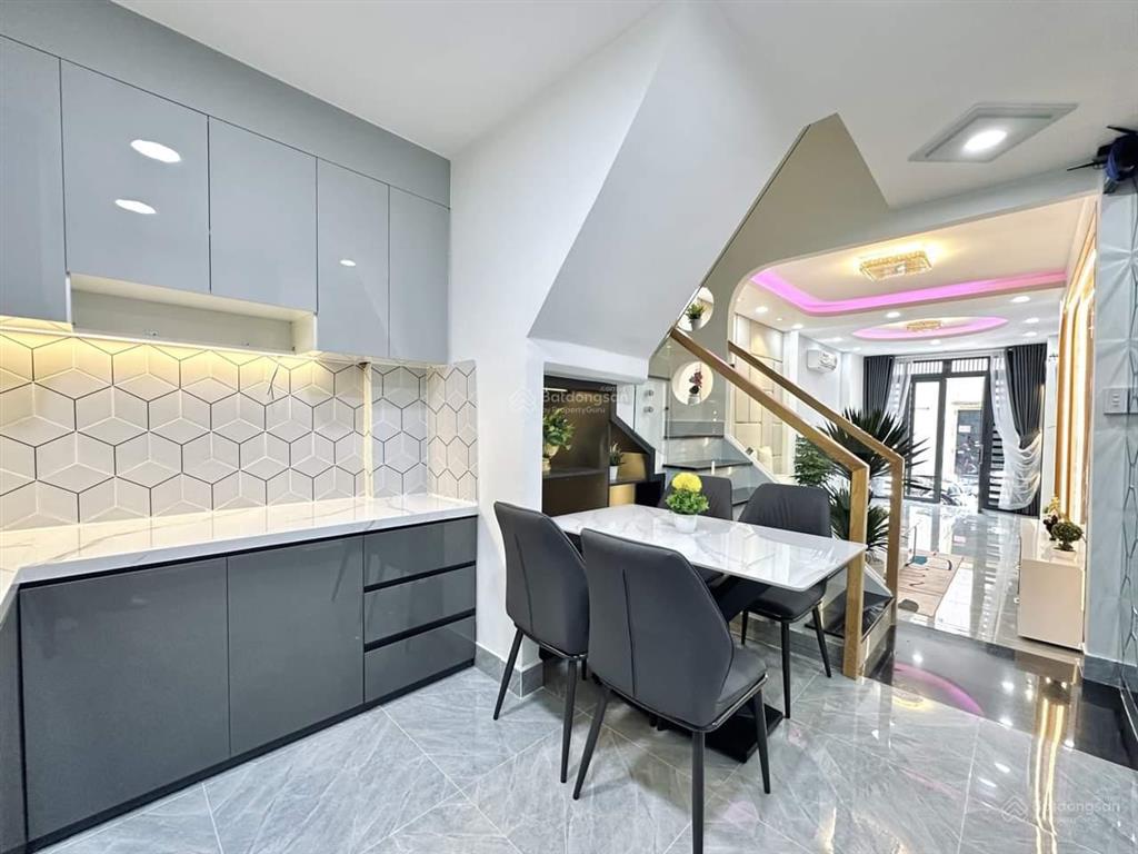 Xuất cảnh bán nhà hxh bình tiên, 4.5 x 13, 3 tầng btct, 4 pn 3 wc, nhà xây kiên cố, 2p ra tới chợ