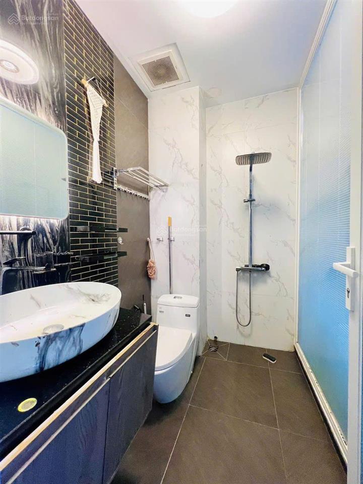 Kẹt tiền bán gấp nhà hxh phan văn khoẻ, 52m2, 4 tầng btct, 4pn gần cc lucky, chợ kim biên, giáp q5