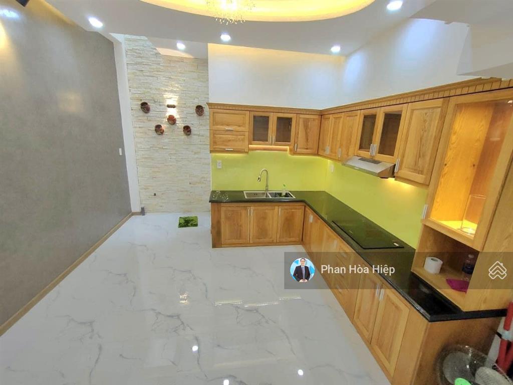 Chính chủ bán gấp hxh nguyễn văn luông, 4 x 11 , 3 tầng btct, 4 pn 4 wc liền kề võ văn kiệt.
