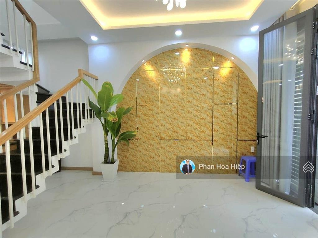 Chính chủ bán gấp hxh nguyễn văn luông, 4 x 11 , 3 tầng btct, 4 pn 4 wc liền kề võ văn kiệt.