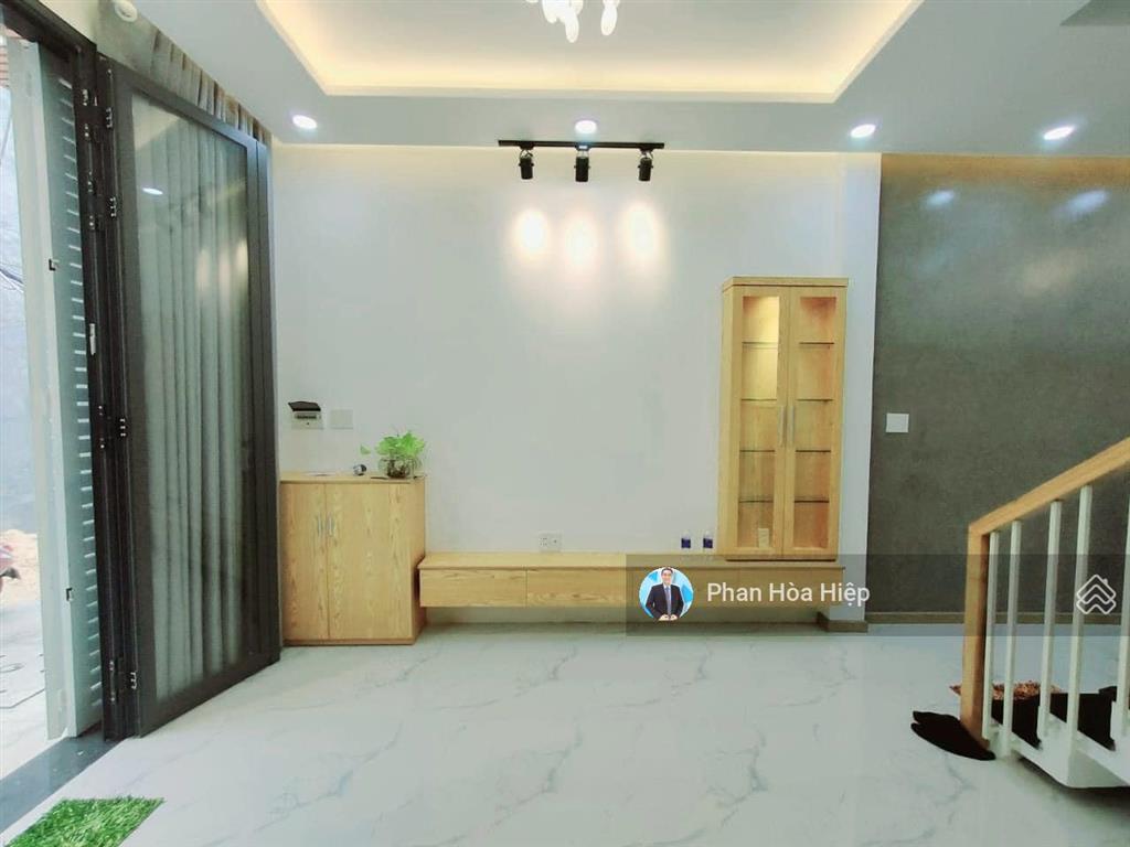 Chính chủ bán gấp hxh nguyễn văn luông, 4 x 11 , 3 tầng btct, 4 pn 4 wc liền kề võ văn kiệt.