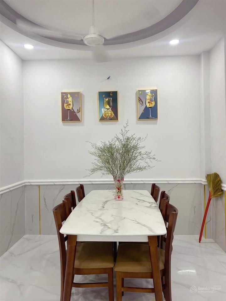 Cần bán nhà mai xuân thưởng, 64m2, 3 tầng btct, 4pn 3wc, hẻm 6m thông, gần uỷ ban q6, võ văn kiệt