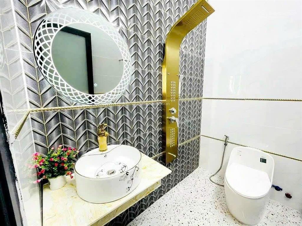Nhà hxh văn thân, 60m², 1 lửng 2 lầu có sân thượng, 4pn, gần chợ bình tiên, chủ xây kiên cố