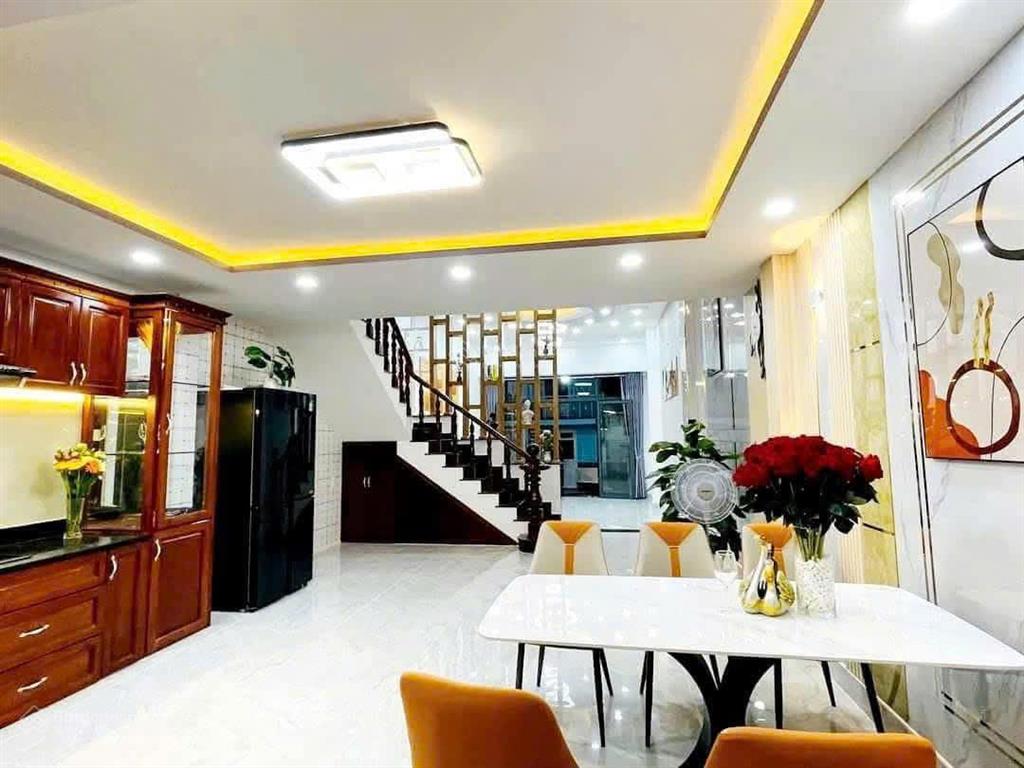 Nhà hxh văn thân, 60m², 1 lửng 2 lầu có sân thượng, 4pn, gần chợ bình tiên, chủ xây kiên cố