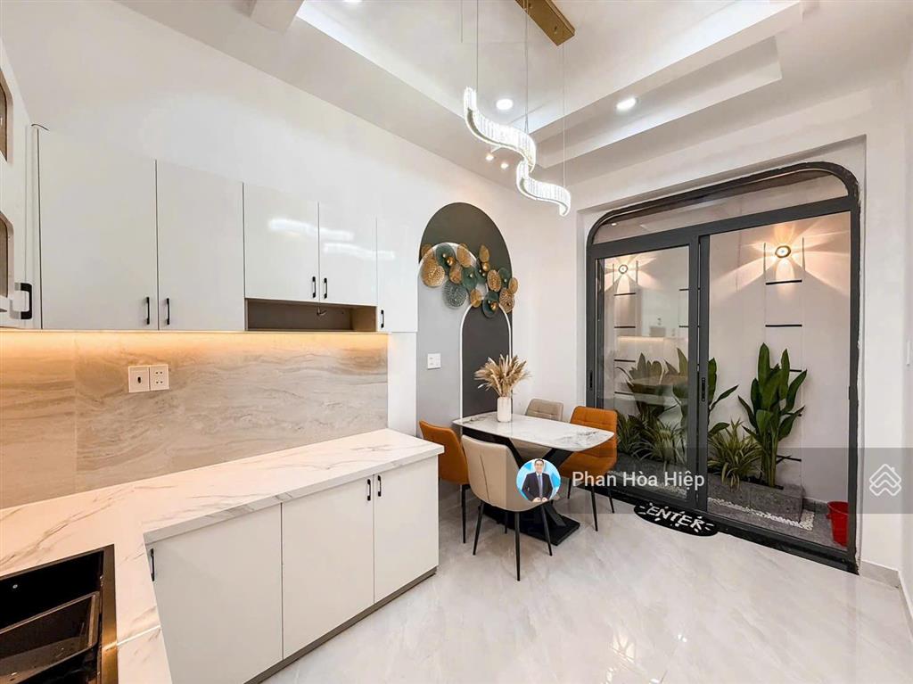 Nhà mới hxh hồng bàng, 4 x 14, 4 tầng btct, 4 pn, nội thất cao cấp, tiện kd, gần thuận kiều plaza