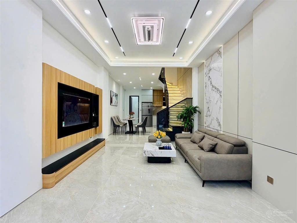 Bán gấp nhà hậu giang, 4 x 15, 3 tầng btct, 3pn 3wc, xe hơi ngủ trong nhà, cách 30m ra mặt tiền