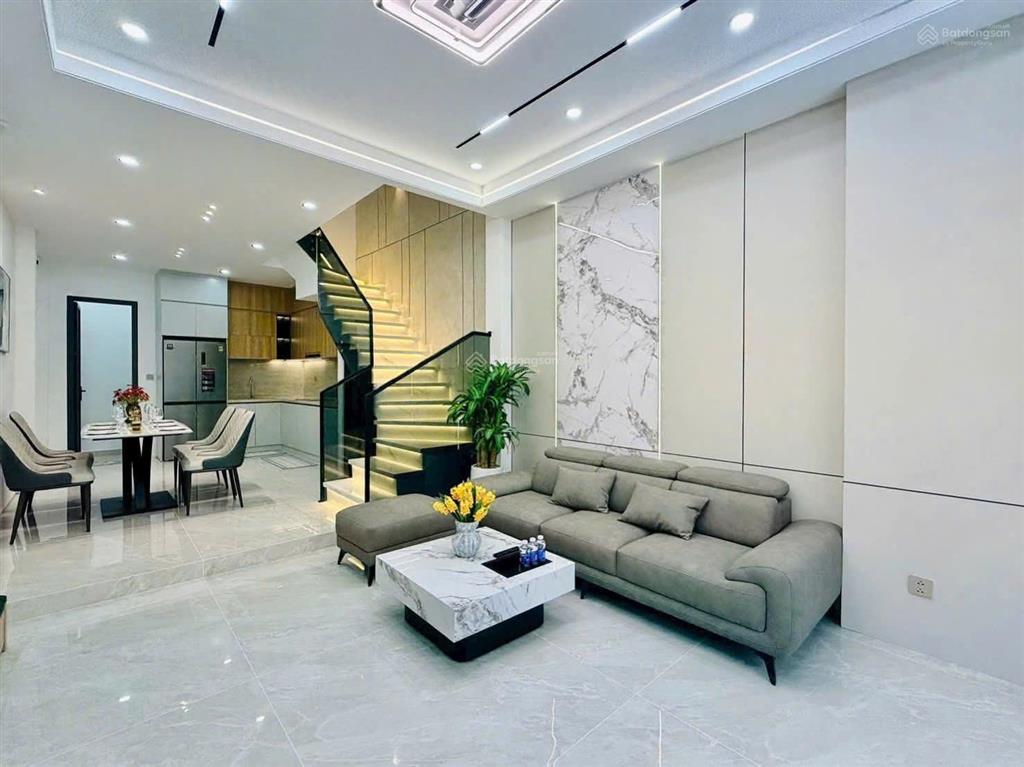 Bán gấp nhà hậu giang, 4 x 15, 3 tầng btct, 3pn 3wc, xe hơi ngủ trong nhà, cách 30m ra mặt tiền