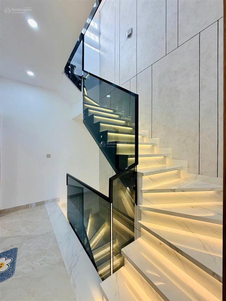 Bán gấp nhà hậu giang, 4 x 15, 3 tầng btct, 3pn 3wc, xe hơi ngủ trong nhà, cách 30m ra mặt tiền