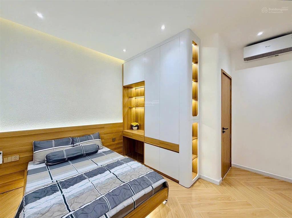 Bán gấp nhà hậu giang, 4 x 15, 3 tầng btct, 3pn 3wc, xe hơi ngủ trong nhà, cách 30m ra mặt tiền