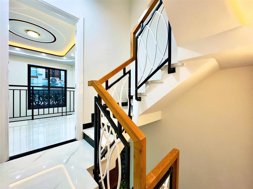 Nhà mới xây phạm văn chí, 56m2, 5 tầng, 5 phòng, có sân thượng, hẻm xe tải, thông ra võ văn kiệt