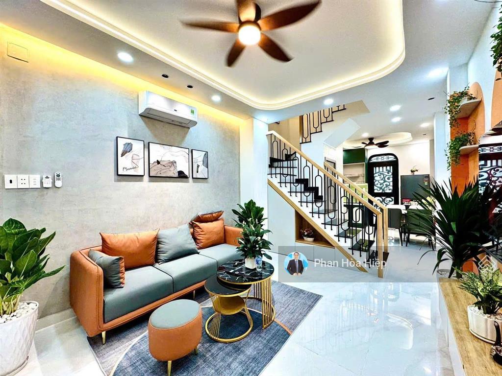 Bán gấp nhà mới võ văn kiệt, 48m2, 3 tầng btct, 3 pn, có sân thượng, hẻm 6m xe hơi tới nơi
