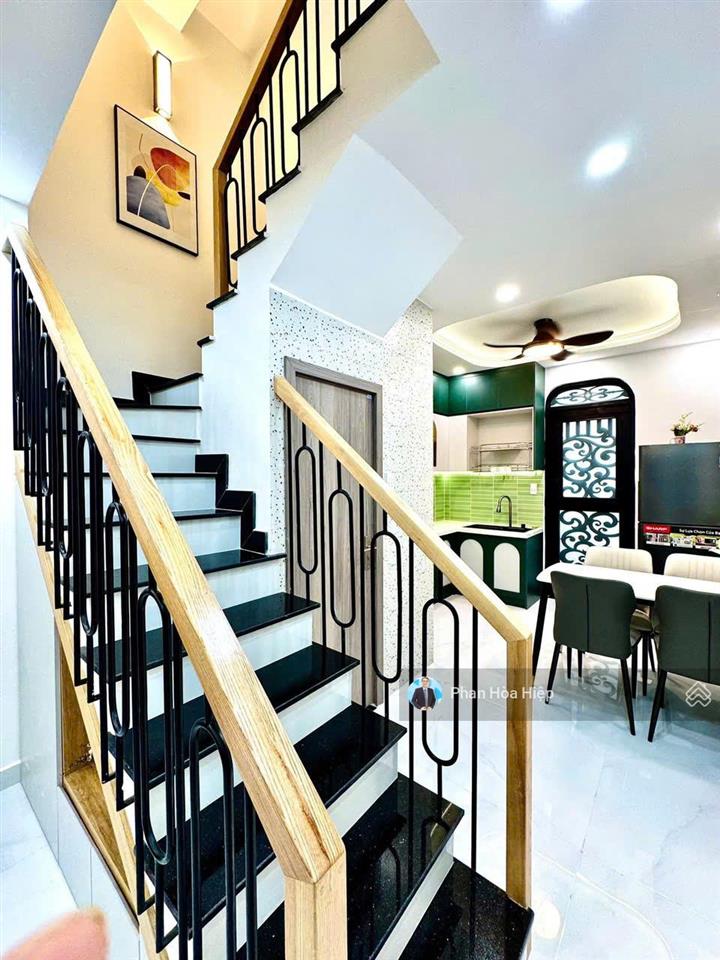 Bán gấp nhà mới võ văn kiệt, 48m2, 3 tầng btct, 3 pn, có sân thượng, hẻm 6m xe hơi tới nơi