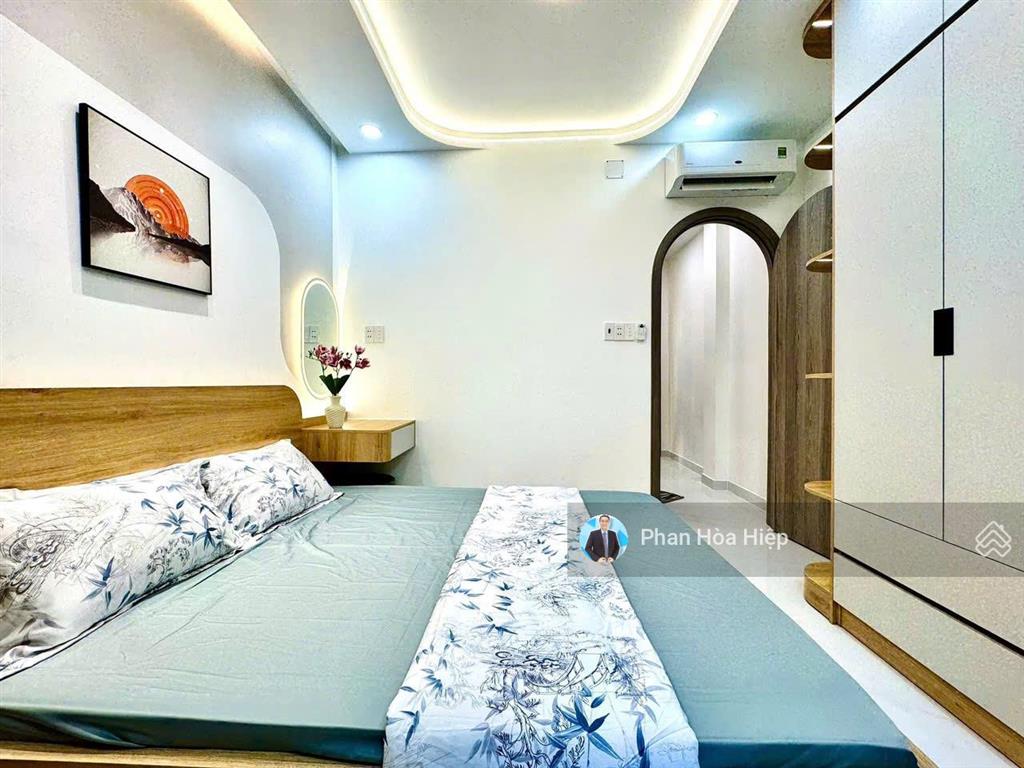 Bán gấp nhà mới võ văn kiệt, 48m2, 3 tầng btct, 3 pn, có sân thượng, hẻm 6m xe hơi tới nơi
