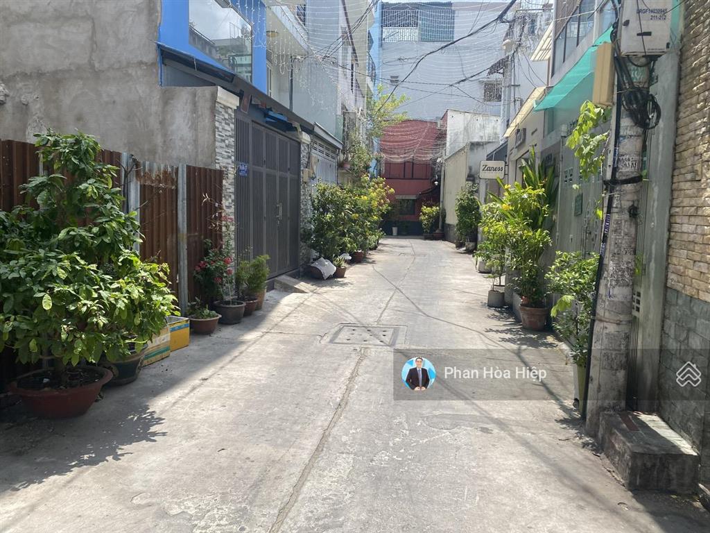 Bán gấp nhà mới võ văn kiệt, 48m2, 3 tầng btct, 3 pn, có sân thượng, hẻm 6m xe hơi tới nơi
