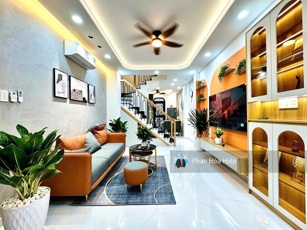 Bán gấp nhà mới võ văn kiệt, 48m2, 3 tầng btct, 3 pn, có sân thượng, hẻm 6m xe hơi tới nơi