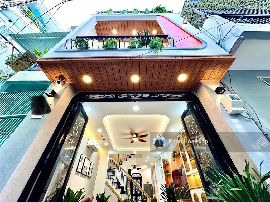 Bán gấp nhà mới võ văn kiệt, 48m2, 3 tầng btct, 3 pn, có sân thượng, hẻm 6m xe hơi tới nơi
