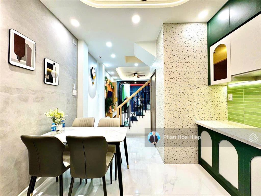 Bán gấp nhà mới võ văn kiệt, 48m2, 3 tầng btct, 3 pn, có sân thượng, hẻm 6m xe hơi tới nơi