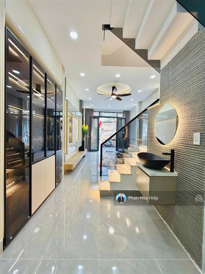 Bán gấp nhà hẻm 6m phạm phú thứ,4 x 15 , 4 tầng btct,4pn, thông ra võ văn kiệt, kế chợ bình tiên
